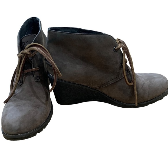 𝅺SPERRY SUEDE WEDGE CHUKKA BOOTIE - Taupe color - Picture 5 of 11